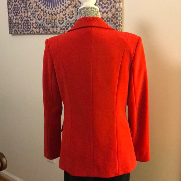 Red jacket - Picture 5 of 7